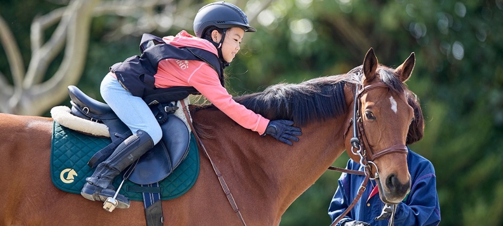 競走馬育成の地、成田で遊んで学ぶ〈1日2組限定〉乗馬体験プラン～ウマ活～